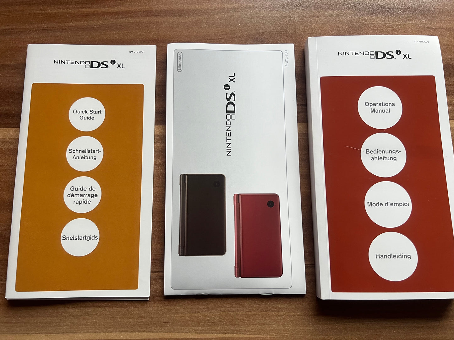 Nintendo DSi-XL - Handheld Spielekonsole - Bordeaux Rot inkl Zubehör + OVP