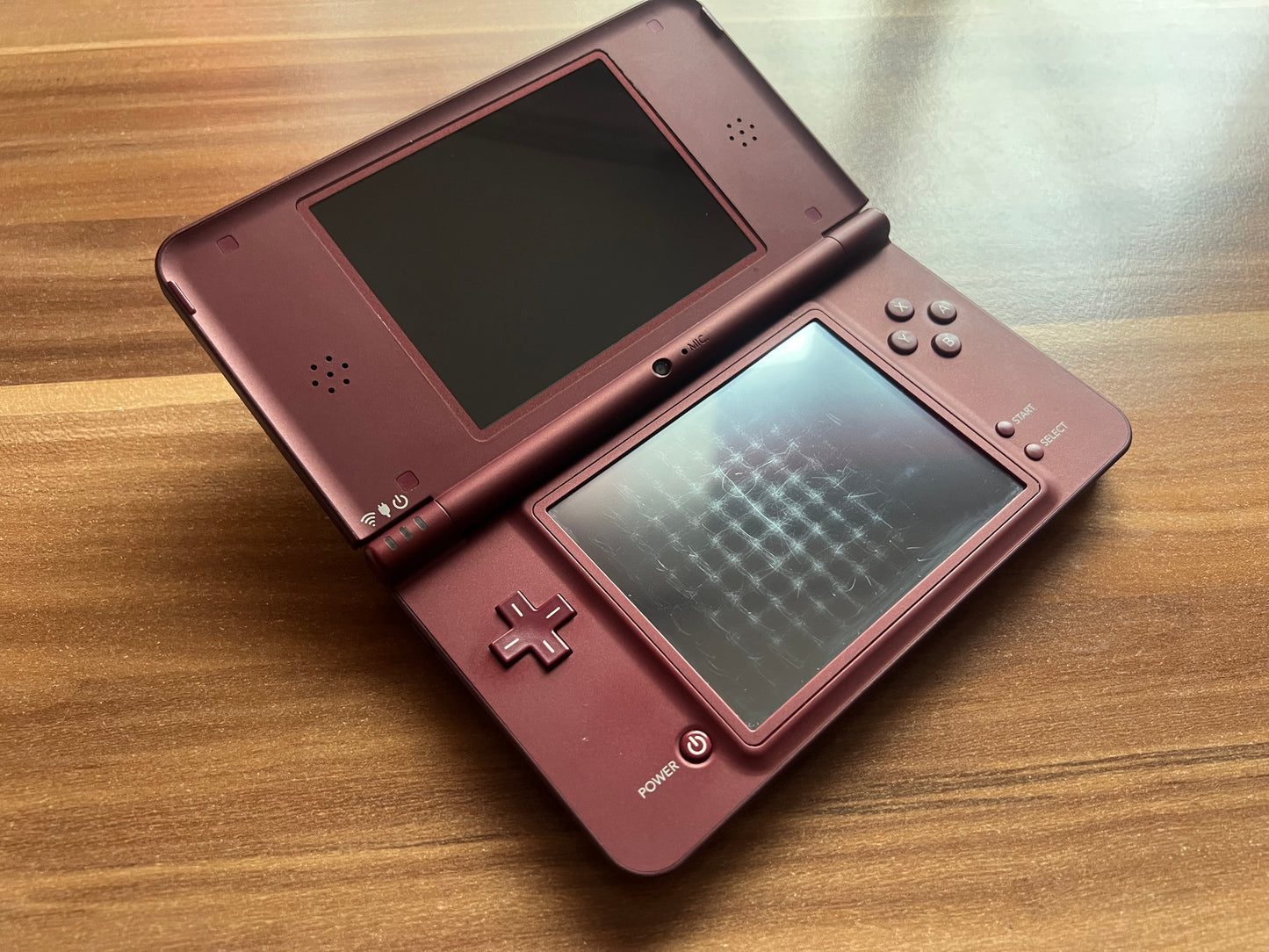 Nintendo DSi-XL - Handheld Spielekonsole - Bordeaux Rot inkl Zubehör + OVP